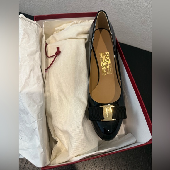 Salvatore Ferragamo Carla 55 Black Patent Leather Pumps - Picture 4 of 5